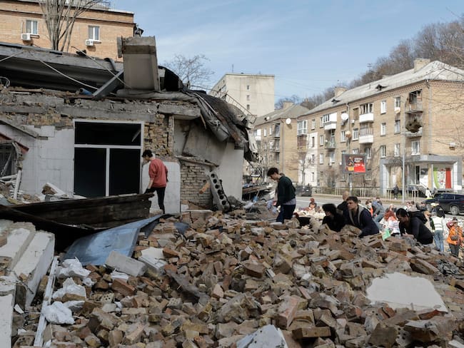 Ataques de Rusia a Ucrania, Kiev. Foto: EFE/EPA/SERGEY DOLZHENKO