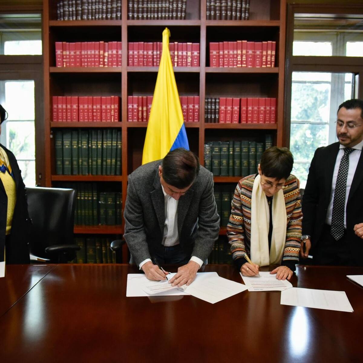 MinInterior y ACNUR firman convenio para proteger a las personas refugiadas y desplazadas