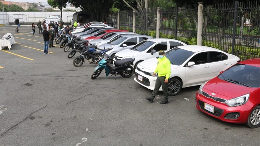 Las autoridades lograron recuperar 23 de los vehículos que habían sido hurtados por estos delincuentes. Foto: Policía Nacional