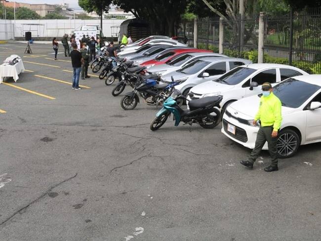 Las autoridades lograron recuperar 23 de los vehículos que habían sido hurtados por estos delincuentes. Foto: Policía Nacional