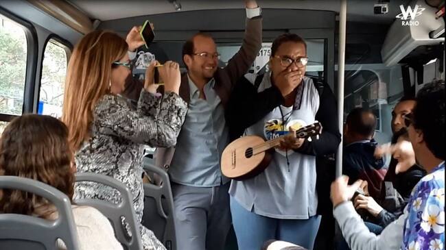 La sorpresa de Carlos Vives, Andrés Cepeda y Santiago Cruz a migrante venezolana.