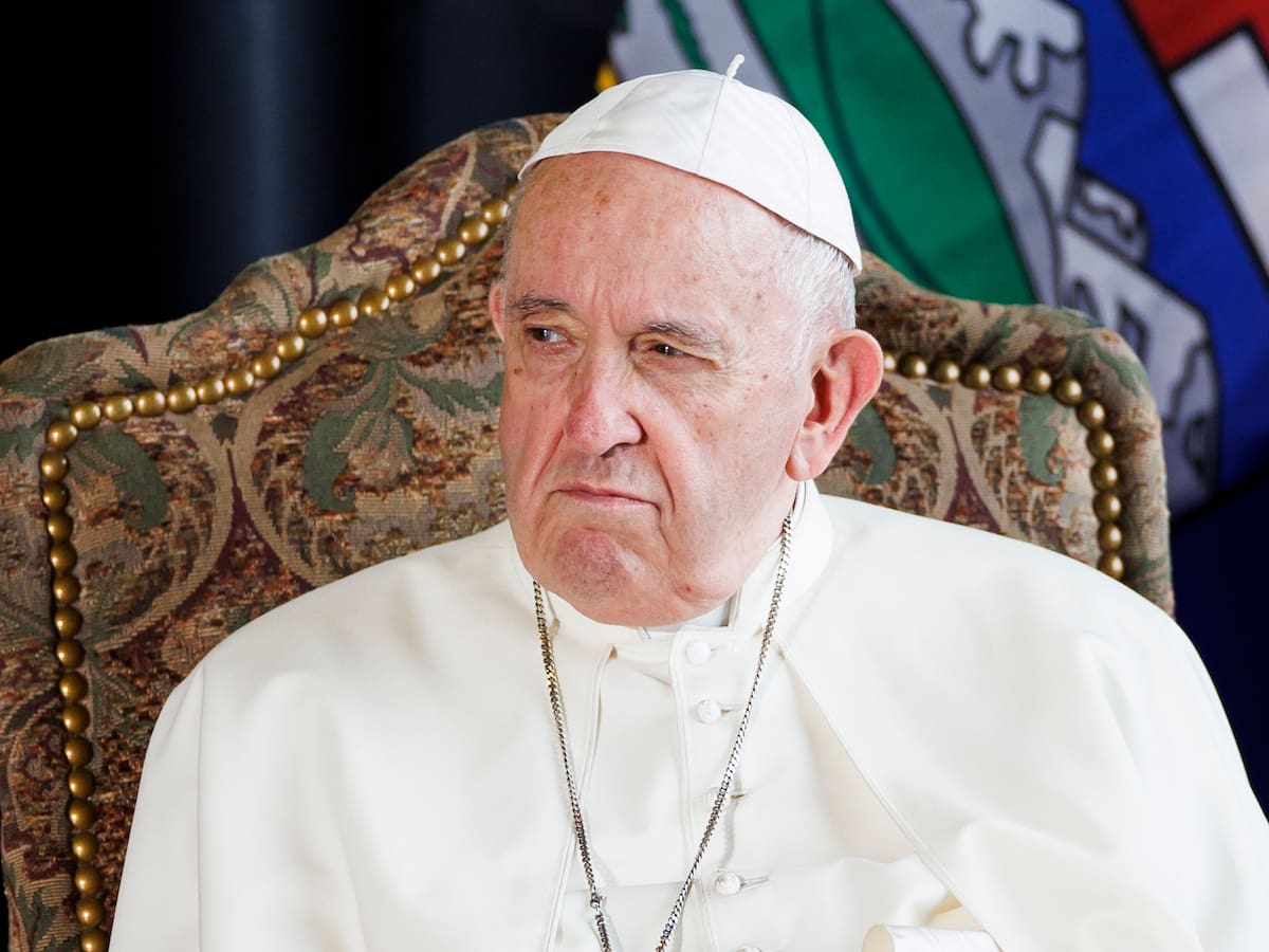 Papa se reúne con sobrevivientes de una escuela residencial para indígenas en Canadá