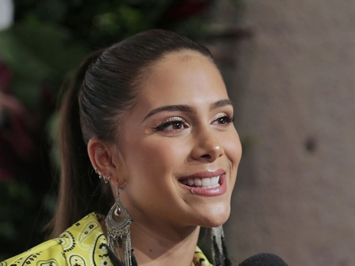 Greeicy Rendón bailó en bikini junto a una amiga bajo un cielo nublado