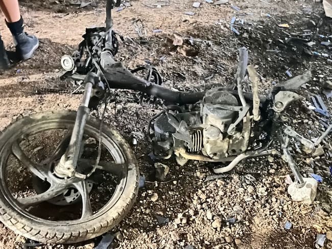 Una motocicleta acondicionada con explosivos fue detonada en el corregimiento de El Plateado. Crédito: Red de Apoyo Cauca.