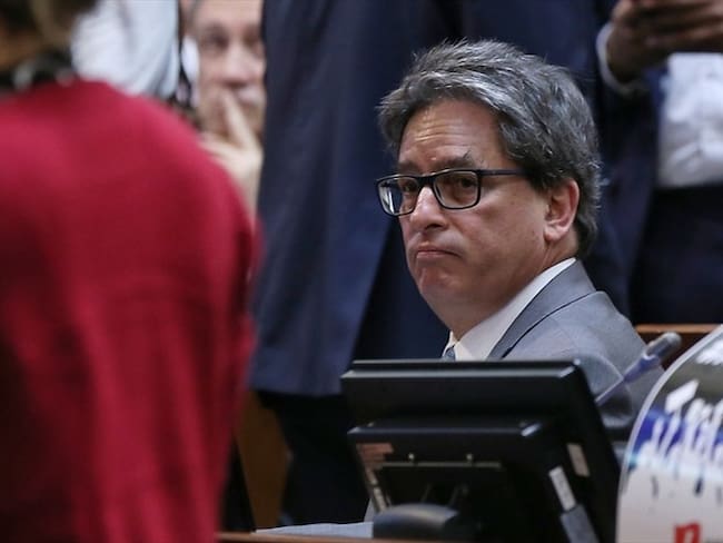 El ministro de Hacienda, Alberto Carrasquilla, confirmó que los bancos desistieron de la demanda contra el artículo de la Ley de Crecimiento Económico. Foto: Colprensa