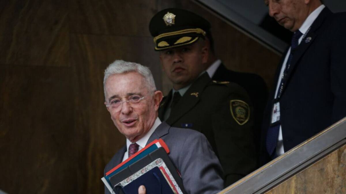 Juez suspendió audiencia en juicio contra Álvaro Uribe y advierte que hay desacato de la defensa