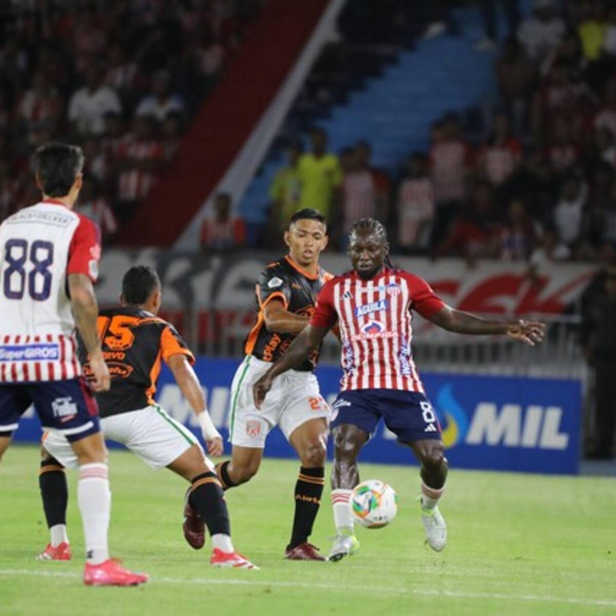 Por mal comportamiento de la barra, sancionaron al Junior de Barranquilla