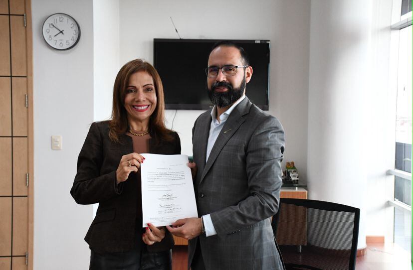 Fanny Guerrero Maya y ministro de Minas, Andrés Camacho. Foto: Creg