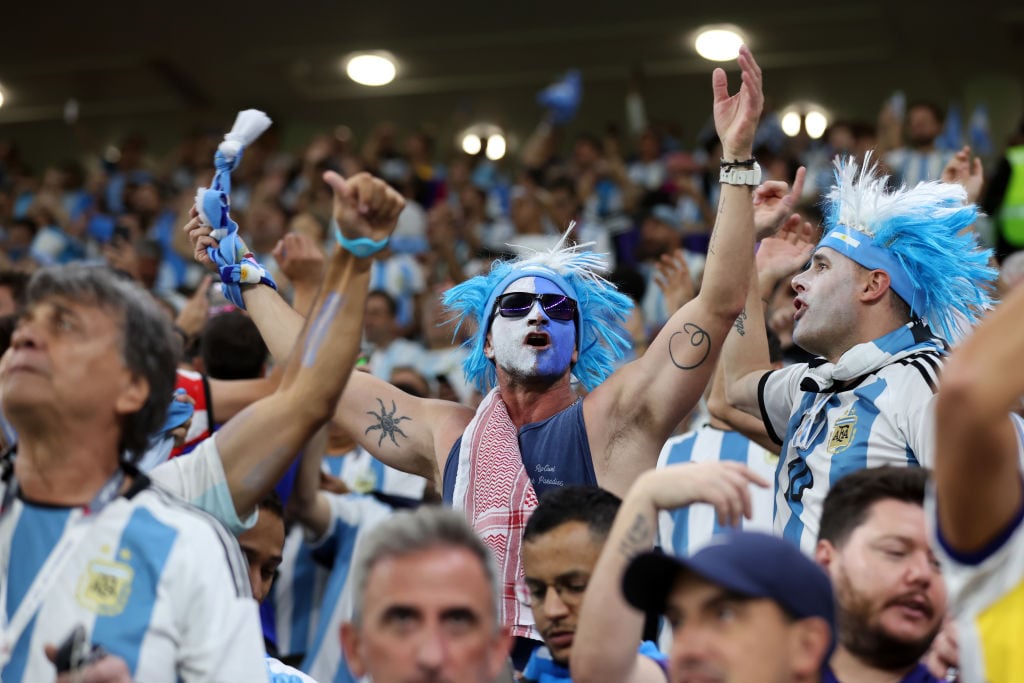Hinchas de Argentina en Qatar 2022. Foto: Alex Grimm / Getty Images