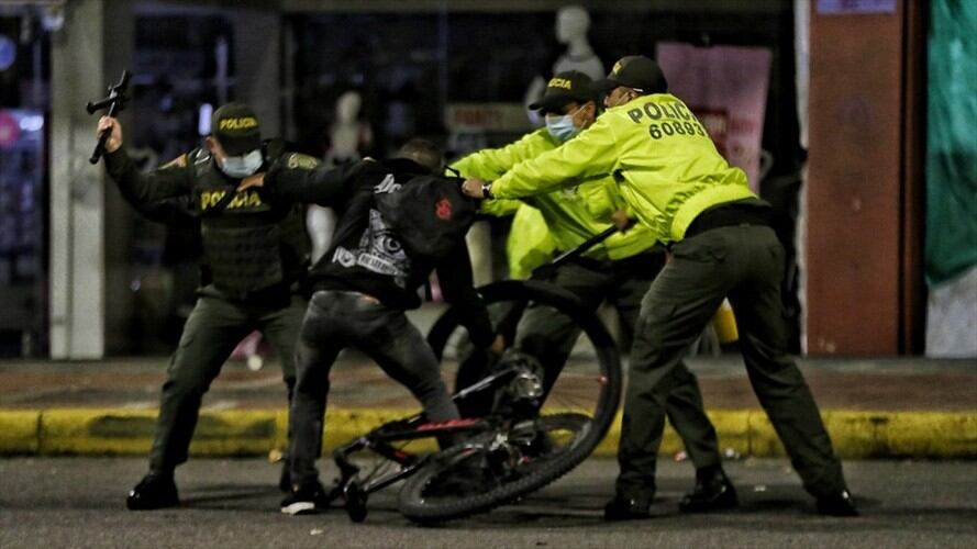 En Sigue La W, exmagistrados hablaron sobre los casos que investiga la Justicia Penal Militar de miembros de la Fuerza Pública por abusos durante las protestas.. Foto: Colprensa - Álvaro Tavera