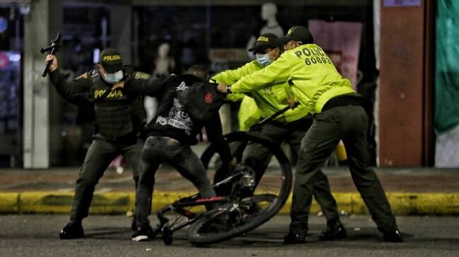 En Sigue La W, exmagistrados hablaron sobre los casos que investiga la Justicia Penal Militar de miembros de la Fuerza Pública por abusos durante las protestas.. Foto: Colprensa - Álvaro Tavera