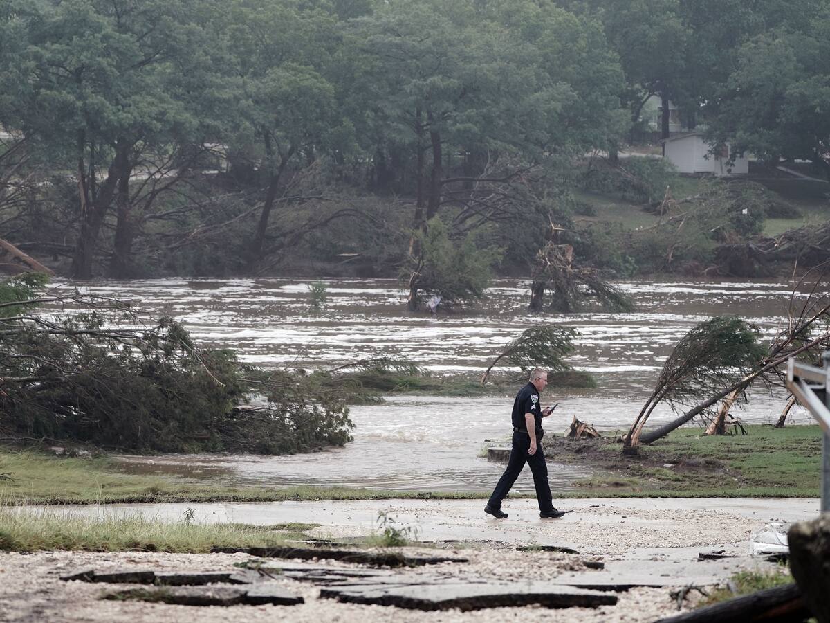 Ascienden a 52 las víctimas mortales de inundaciones en Texas, entre ellas 15 niños