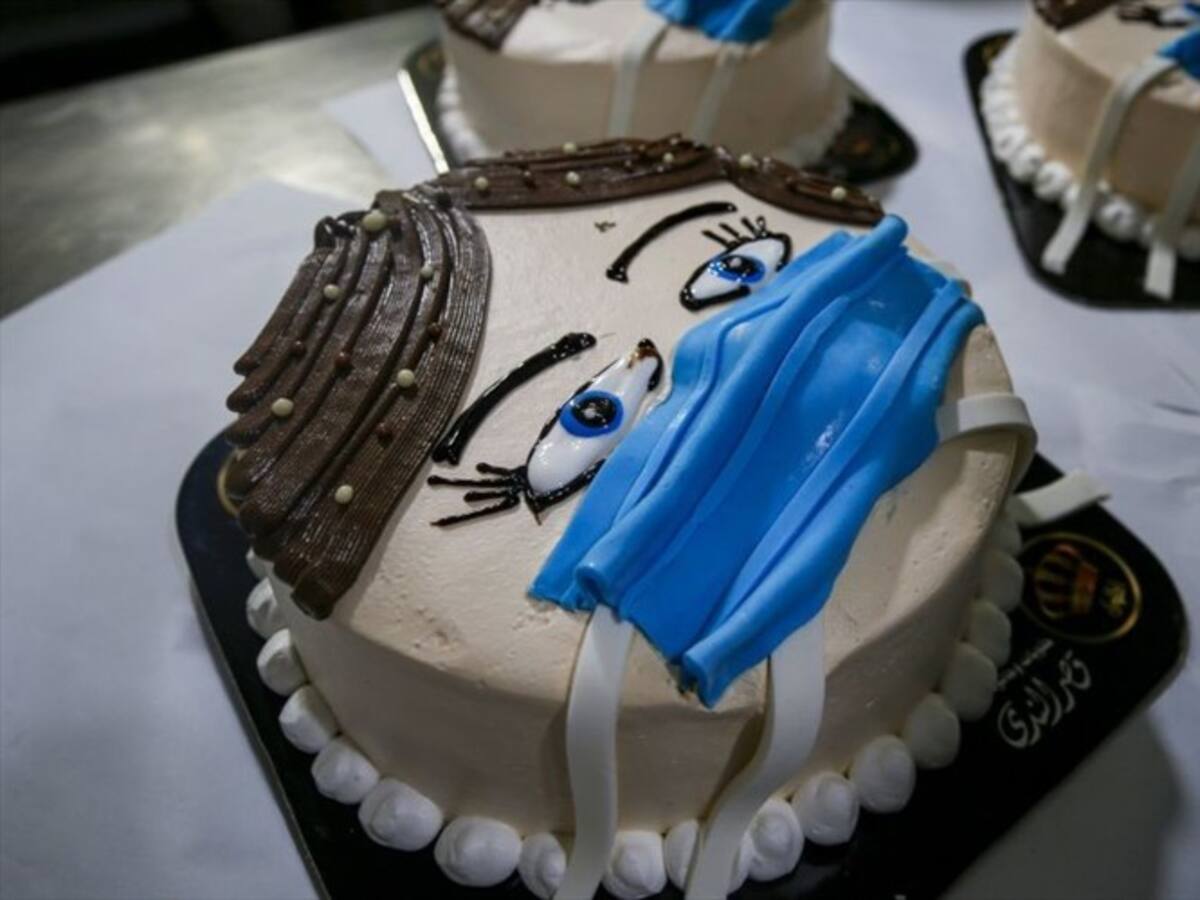 Un pastelero de Gaza inventa un pastel para alentar a llevar tapabocas