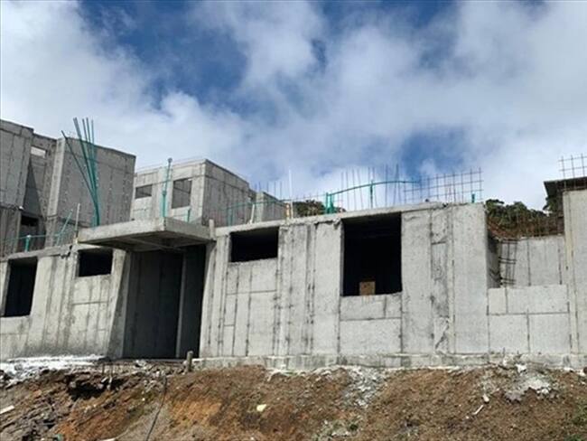 El alcalde de Santana, (Boyacá), José del Carmen Delgado, dice que si se realizaron los estudios de suelo.. Foto: W