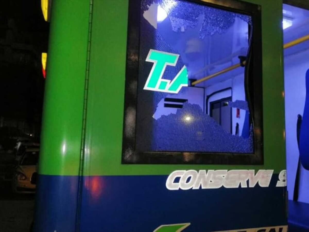 Una ambulancia fue atacada con piedras en Pereira cuando trasladaba a una paciente