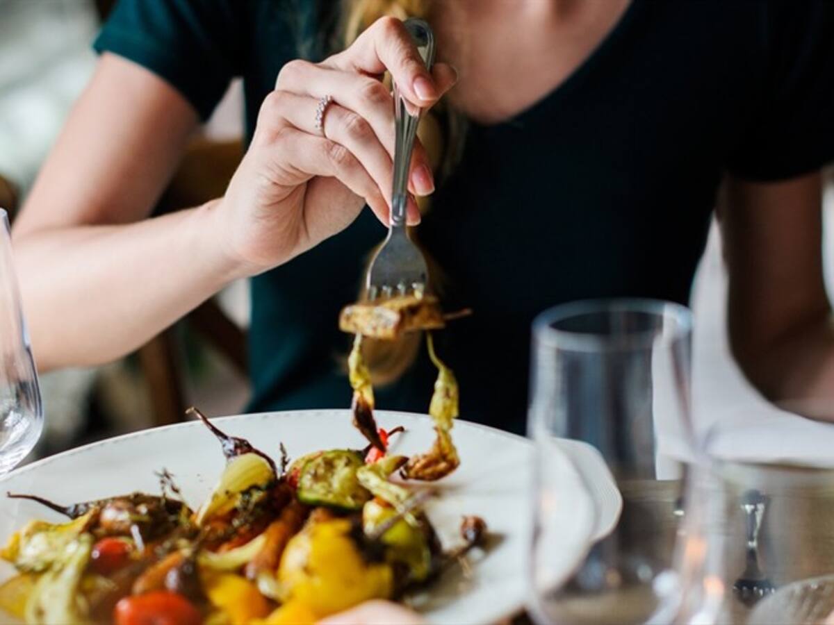 Un estudio demuestra que las mujeres aceptan citas solo para comer gratis