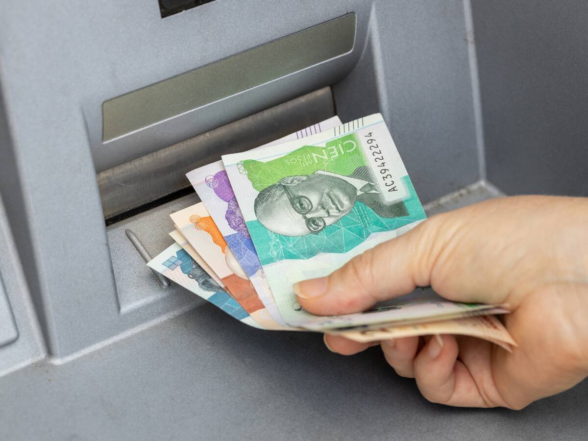 ¿Qué hacer si un cajero automático le da un billete roto? Esto dicen los bancos