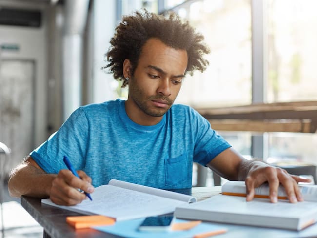 Curso gratuito de inglés a través de la Secretaría de Hacienda y Unicolombo