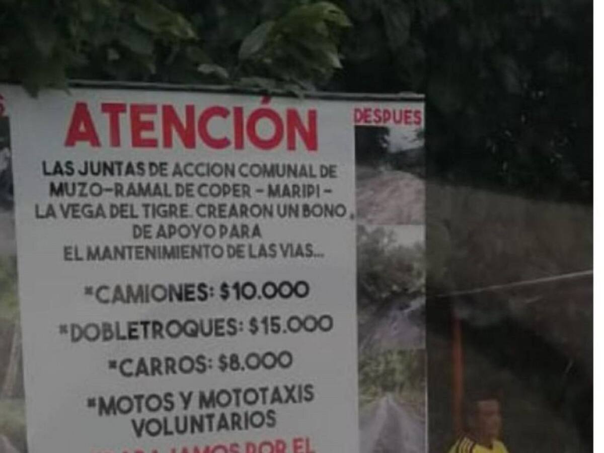 Transportadores y comunidades están arreglando una vía del occidente de Boyacá