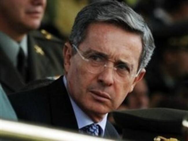 Expresidente Uribe dijo que declaraciones de Yair Klein son un atentado contra su honra