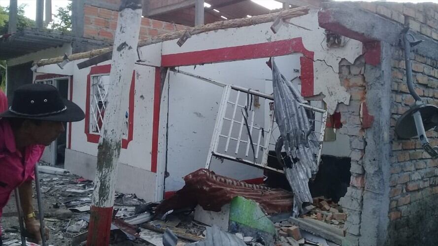 La Policía Judicial continúa en la zona efectuando las labores que permitan identificar a las víctimas. Foto: Bomberos Rosas