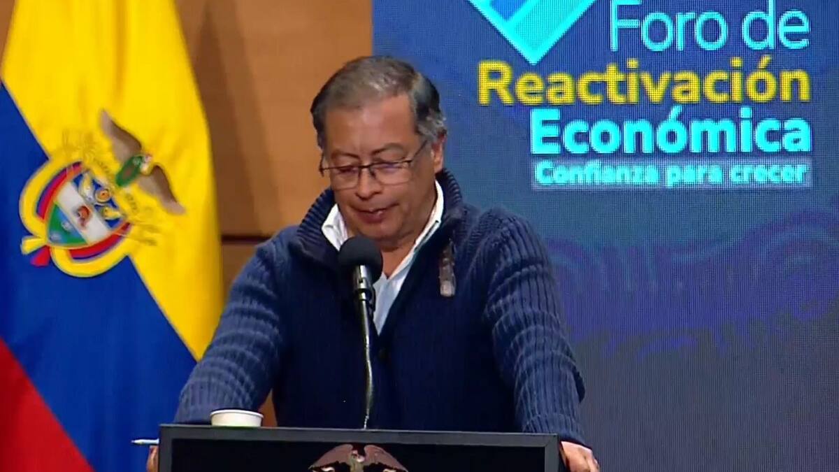 Críticas a anuncio de Petro de usar ahorros de los colombianos