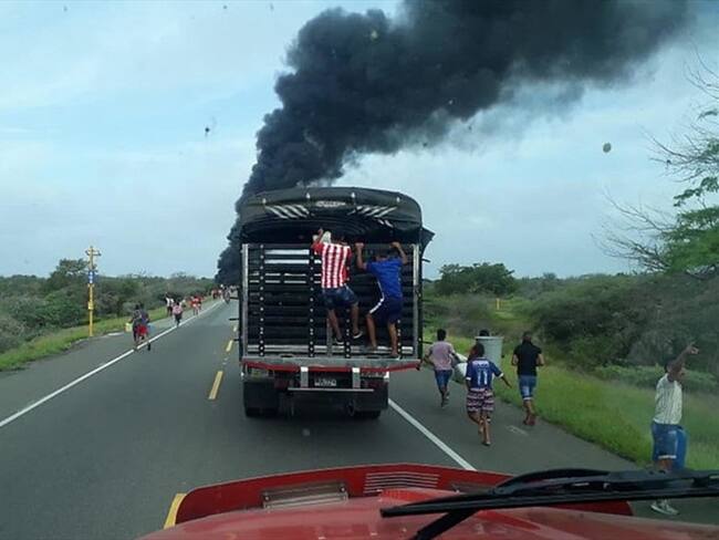 Ruta del Sol II salió al paso de los cuestionamientos sobre el tiempo de respuesta para atender el volcamiento de vehículo cargado de combustible.. Foto: Colprensa