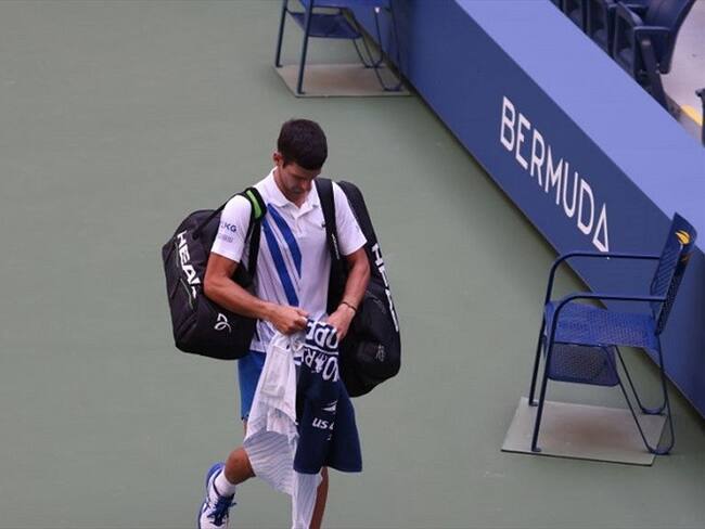 Salida de Djokovic luego del incidente. Foto: Getty Images.