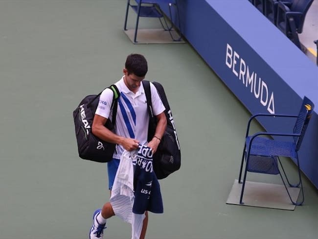 Salida de Djokovic luego del incidente. Foto: Getty Images.