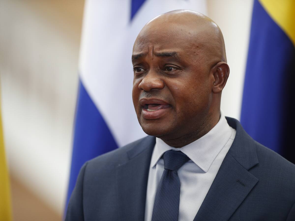 No se deben poner trabas a migrantes: canciller sobre pasaportes de venezolanos