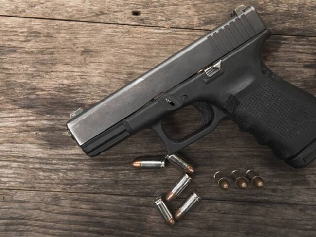 ¿Qué representa portar un arma en Colombia?. Foto: Getty Images / WORAPHON NUSEN