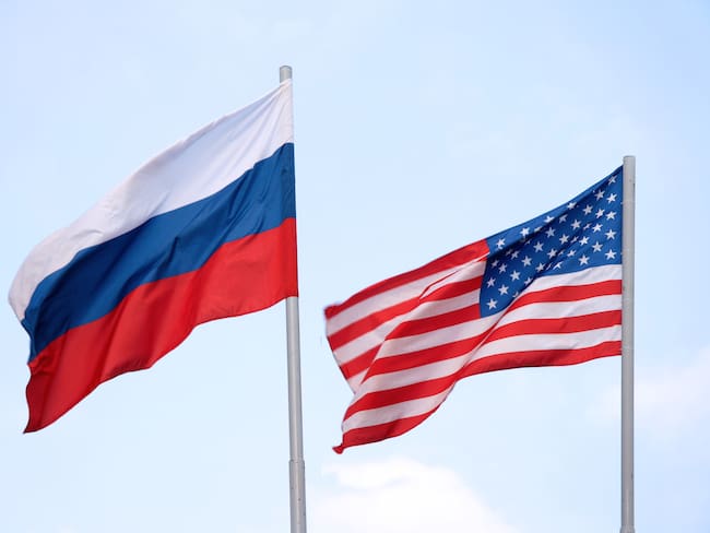 Rusia y EE.UU. canjean a estudiante estadounidense y piloto ruso presos