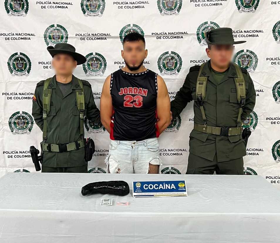Capturado con droga en el Aeropuerto Internacional Rafael Núñez de Cartagena | Foto: Policía MECAR