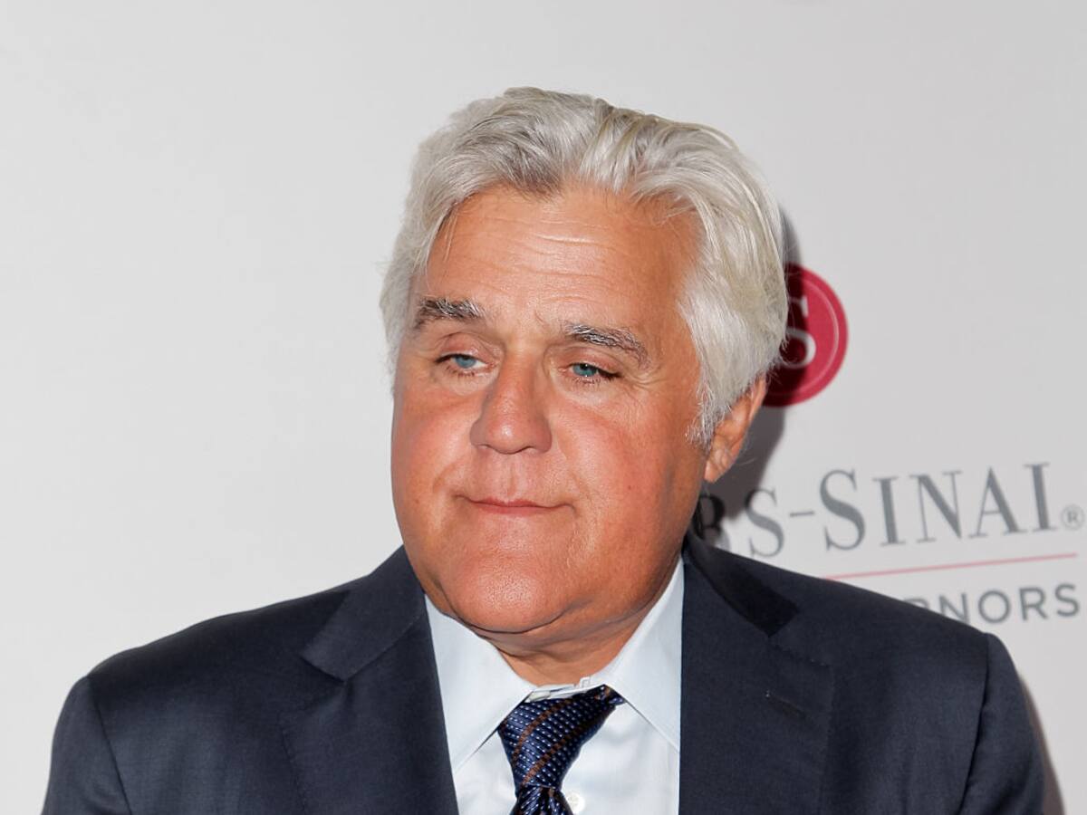 Jay leno sufrió graves quemaduras en el rostro tras la explosión de uno de sus autos