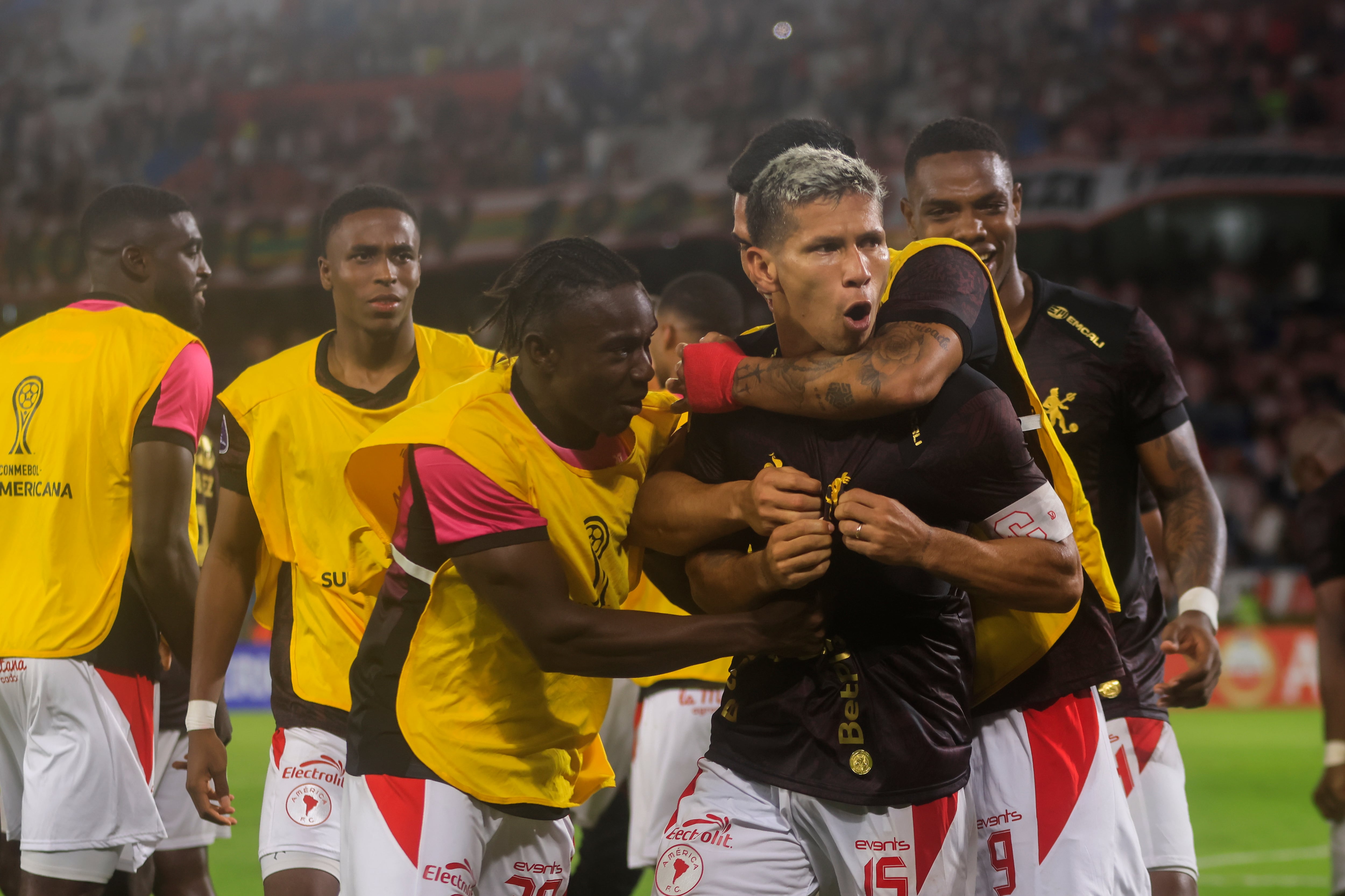 Jugadores de América. FOTO: EFE/ Ricardo Maldonado Rozo