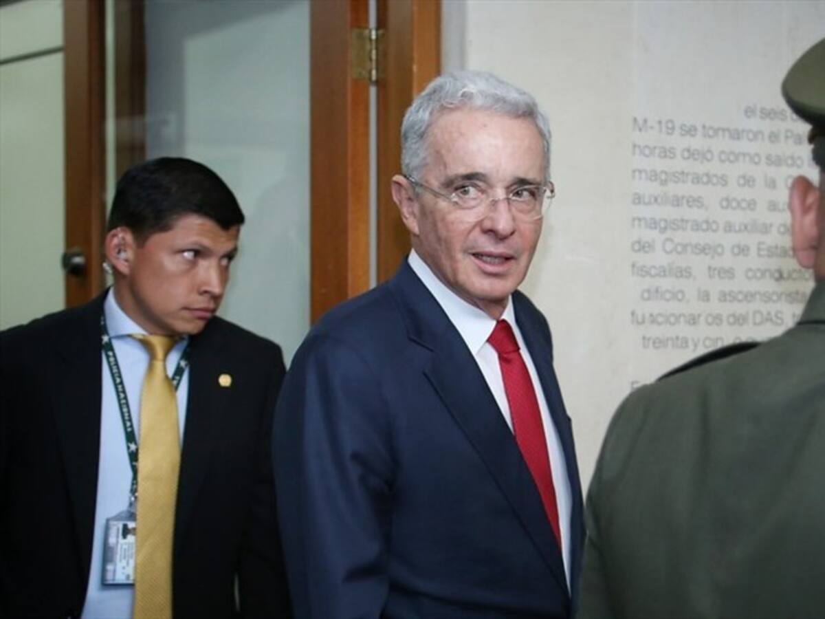 Juez legalizó contenido de computador de testigo contra Uribe