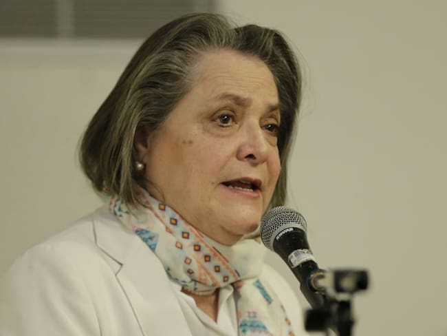 Clara López dijo sentirse “defraudada” por varios partidos, frente a la tributaria