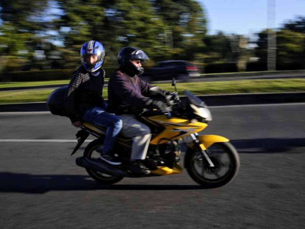 Bogotá estudiará medida de restricción de parrillero en moto