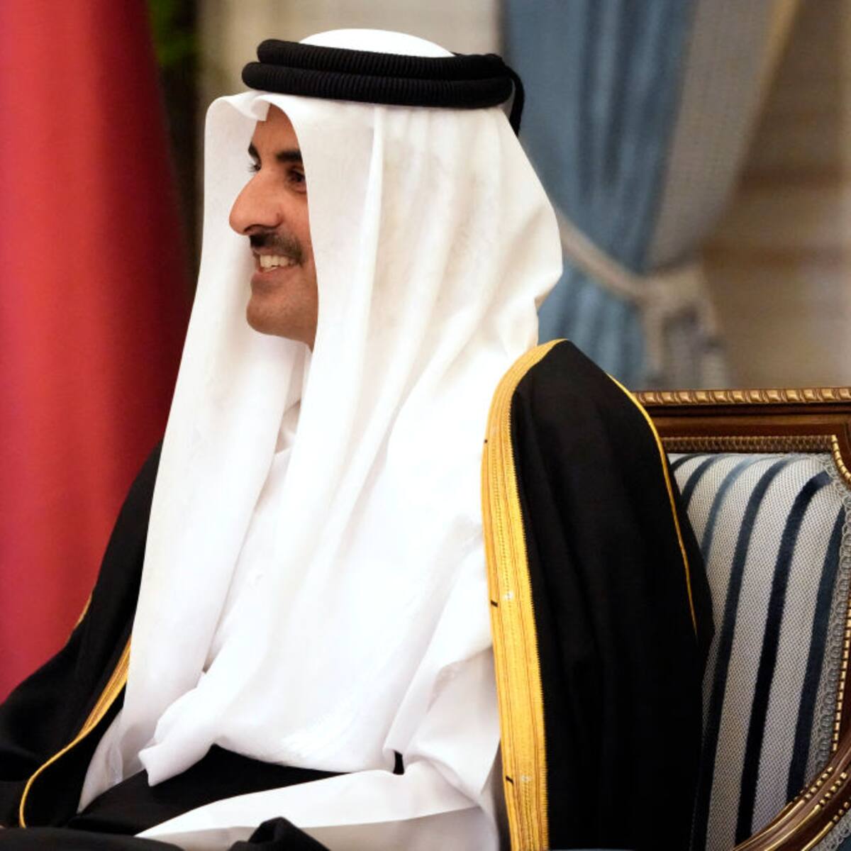 El emir de Qatar viajará a Francia para abordar la situación en Gaza