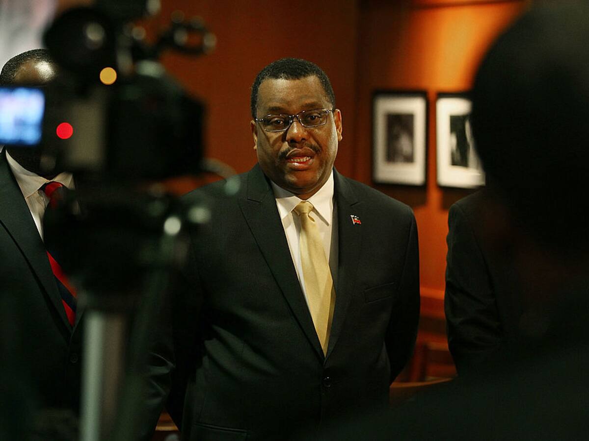 Haití nombra a nuevo primer ministro mientras espera ayuda internacional