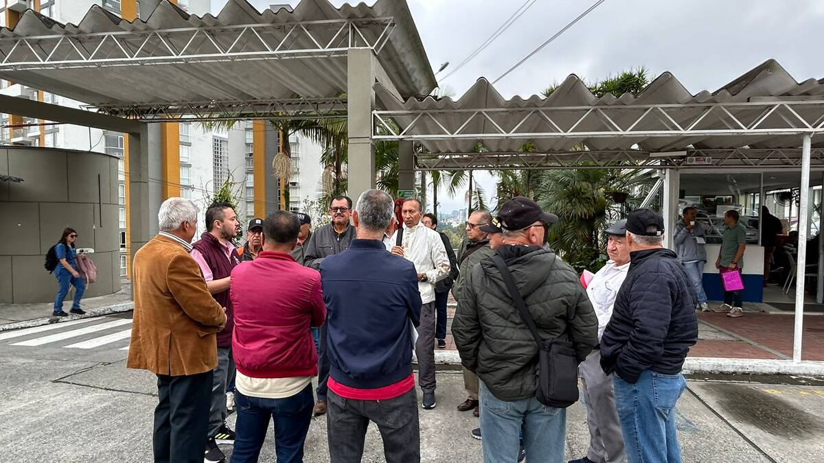 Policías retirados de Manizales protestaron por irregularidades en la prestación de salud