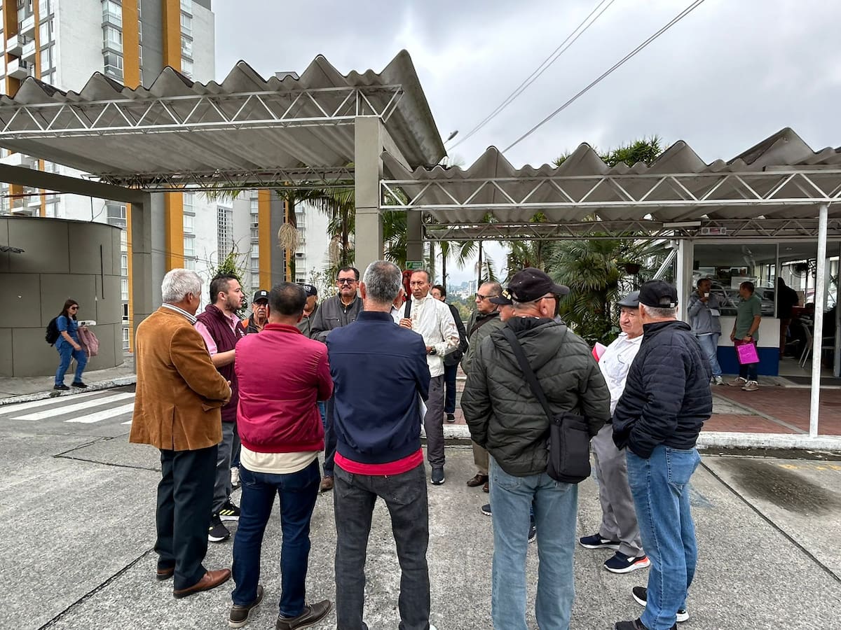 Policías retirados de Manizales protestaron por irregularidades en la prestación de salud