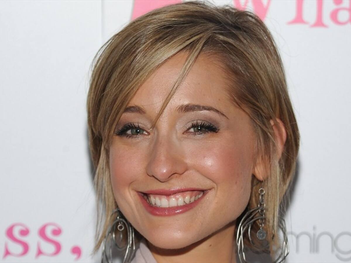 Arrestan a la actriz Allison Mack de "Smallville", implicada en secta Nxivm
