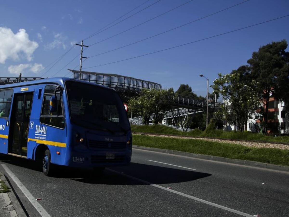 Accidente entre bus del SITP y ruta escolar en Bogotá dejó siete lesionados
