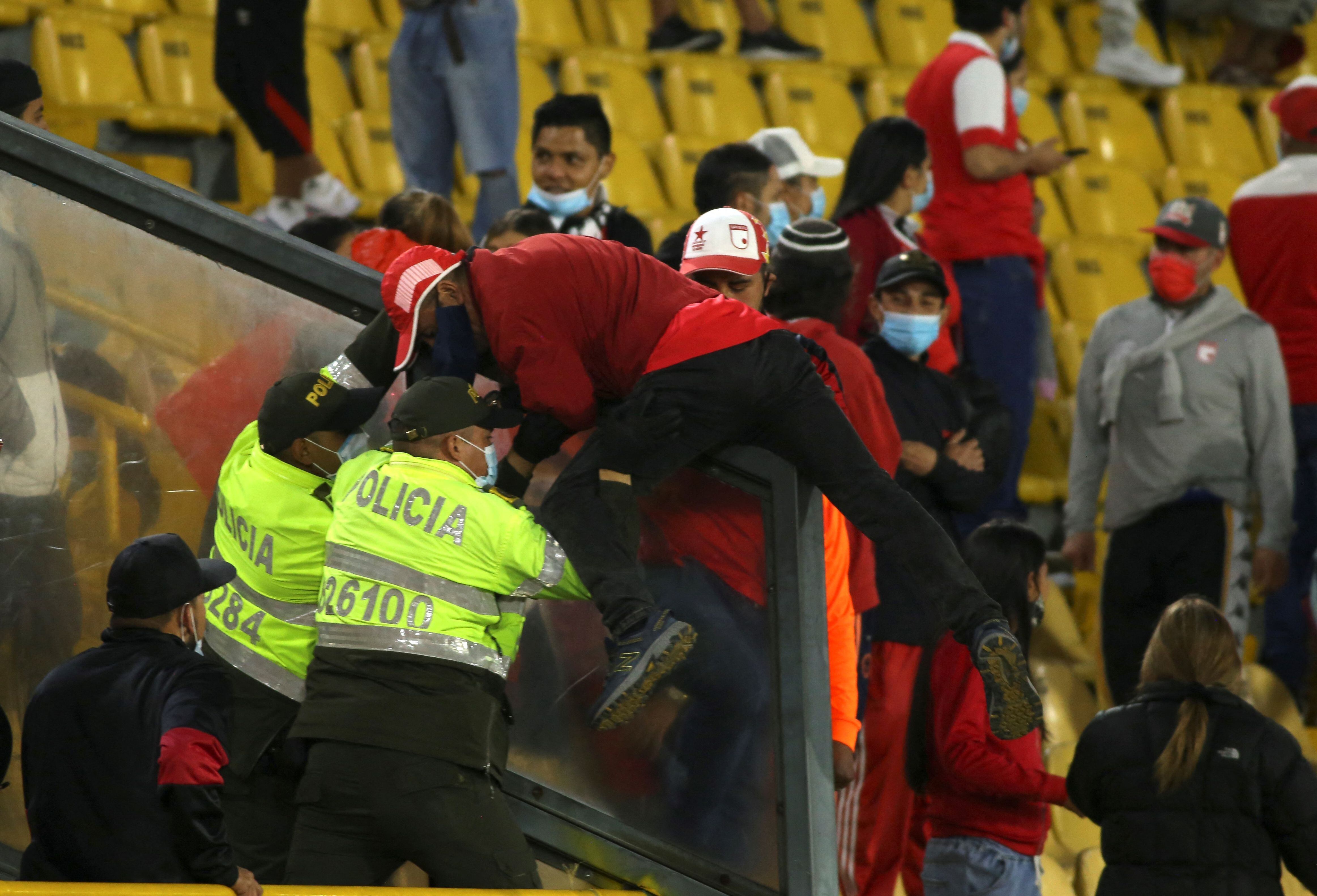 Referencia de riña por Santa Fe. Foto: DANIEL GARZON/AFP via Getty Images.