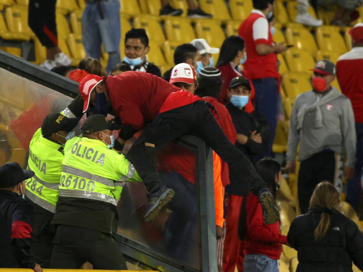 No hay reporte de personas lesionadas: Alcaldía tras riña por hinchas de Santa Fe en Bogotá