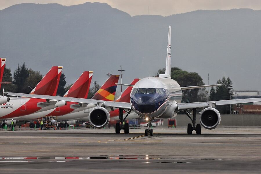 Algunas aerolíneas buscan mejorar su atención en las PQRS. Foto: Colprensa