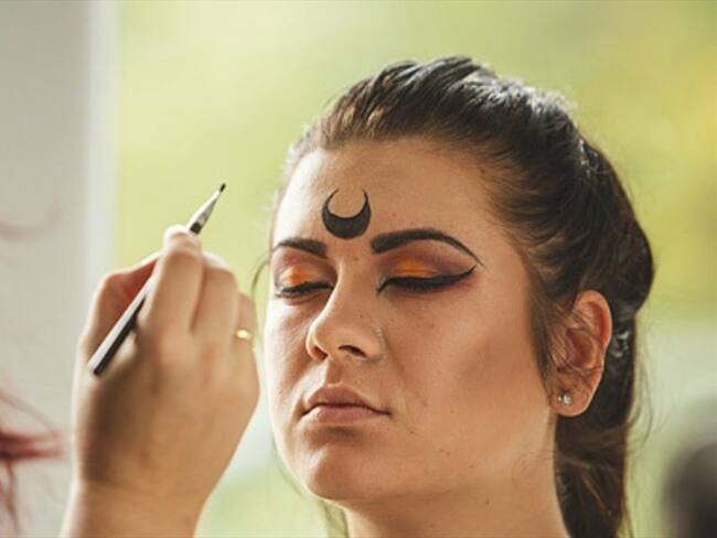 Varios youtubers han realizado tutoriales para quienes necesitan disfrazarse de manera original a último minuto.. Foto: Getty Images