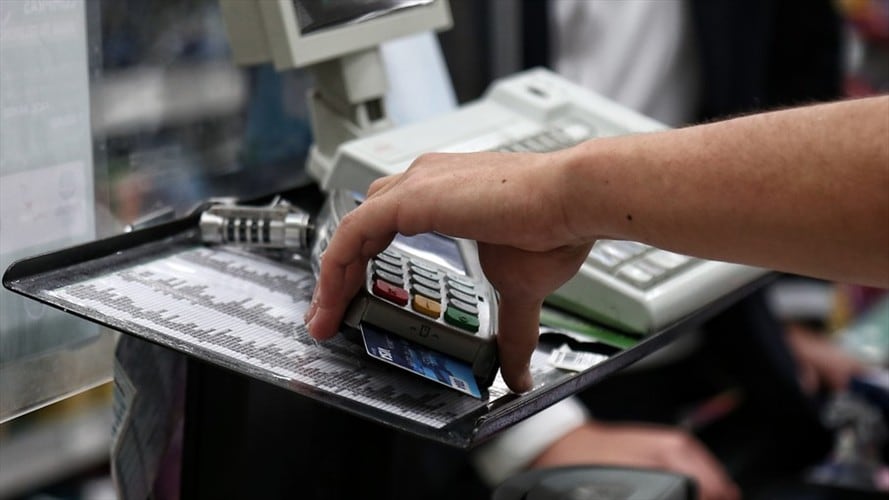 Se pide informar a los clientes el tiempo de espera en la fila virtual y la hora de atención programada de acuerdo con el turno. Foto: Colprensa / ÁLVARO TAVERA