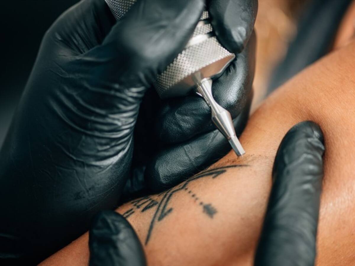 Hombre se tatuó el nombre de su hijo y luego descubrió que no era su padre